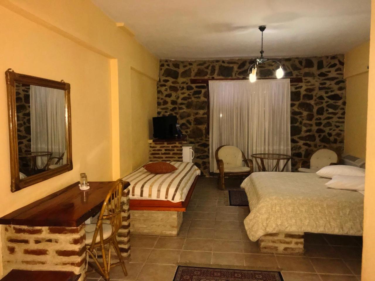 Hotel Loggas Sidhirokhórion Екстериор снимка